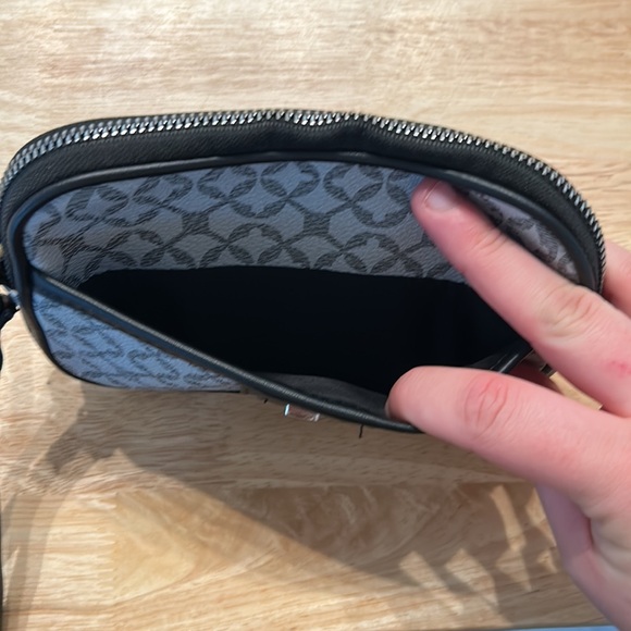 EUC Gray geometric design wristlet - Picture 2 of 4